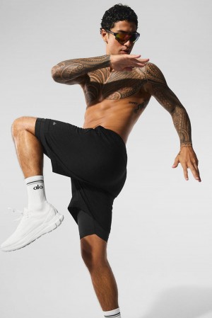Alo Yoga Conquer React 2-In-1 Performance Miesten Shortsit Mustat Mustat | Suomi 6597-STFIO