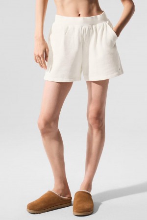 Alo Yoga Low Key Sweat Naisten Shortsit Ivory | Suomi 7645-WQPDU