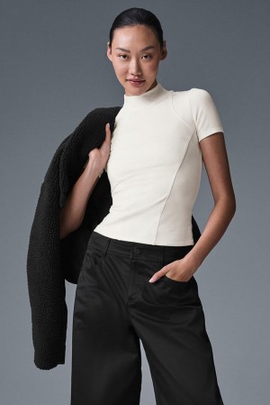 Alo Yoga Ribbed Mesmerize Naisten Short Sleeve Ivory | Suomi 8536-TNJCG