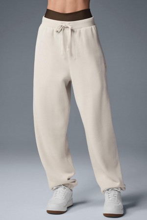 Alo Yoga Triumph Restore Naisten Collegehousut Bone | Suomi 5813-OWTDY