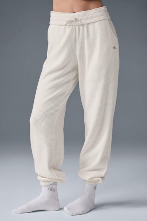 Alo Yoga Waffle Weekend Escape Naisten Jogger Housut Ivory | Suomi 2748-IBJPQ