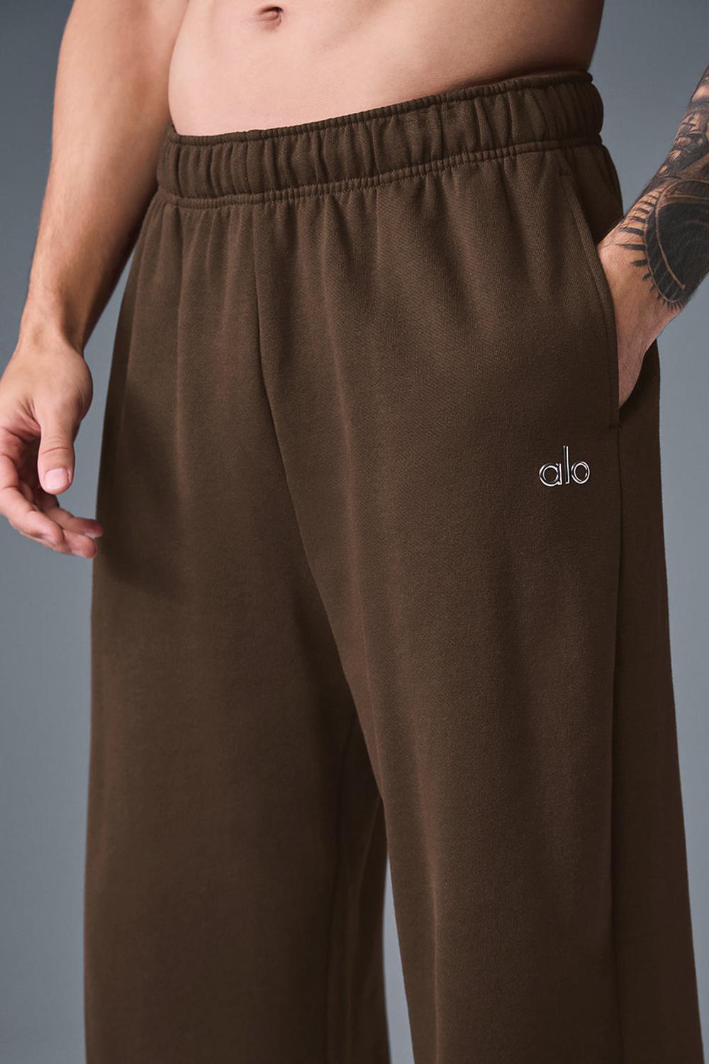 Alo Yoga Accolade Straight Leg Miesten Collegehousut Espresso | Suomi  5784-BKNAJ