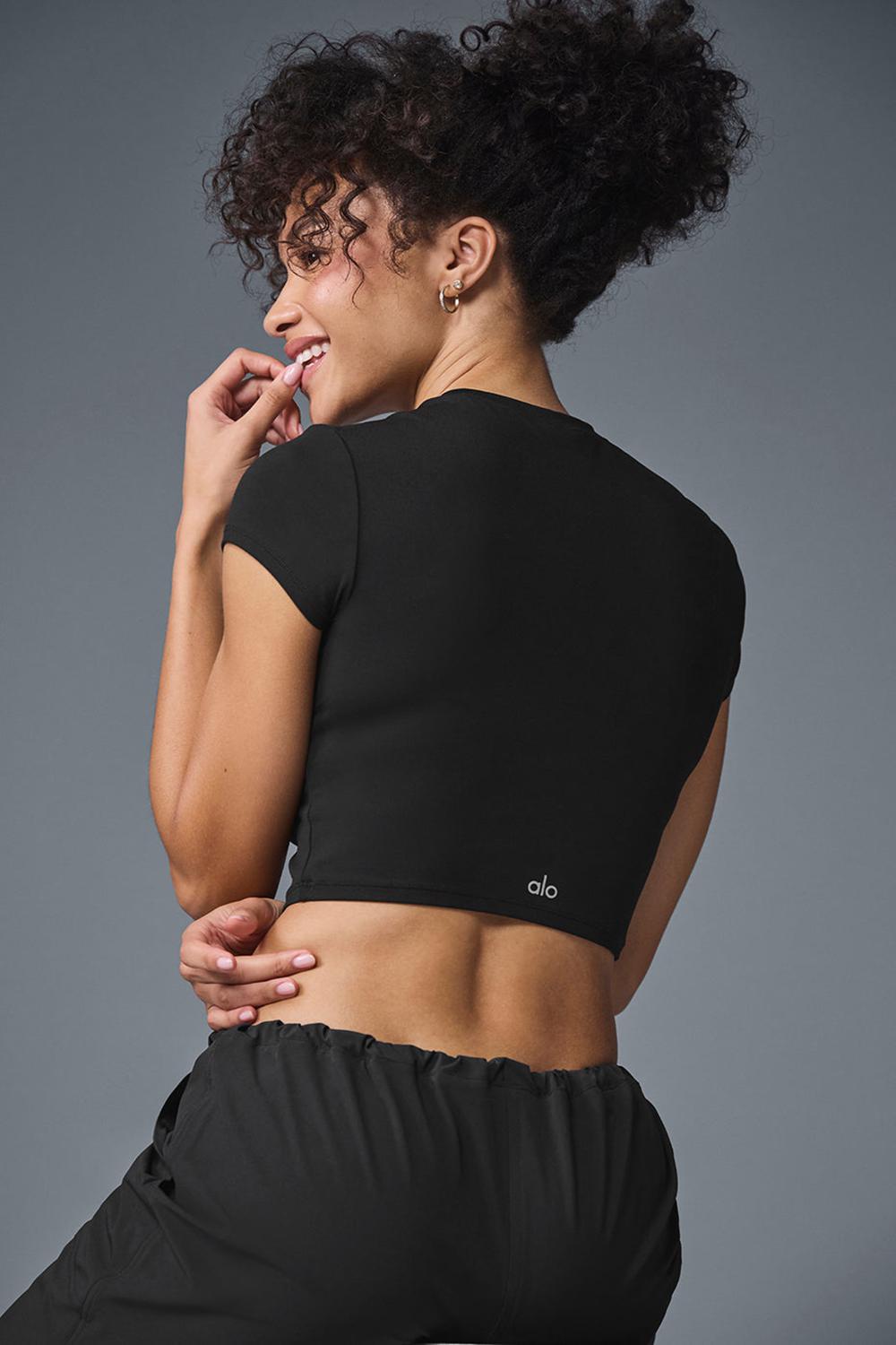 Alo Yoga Alosoft Crop Finesse Naisten Short Sleeve Mustat | Suomi  9263-YLKUM