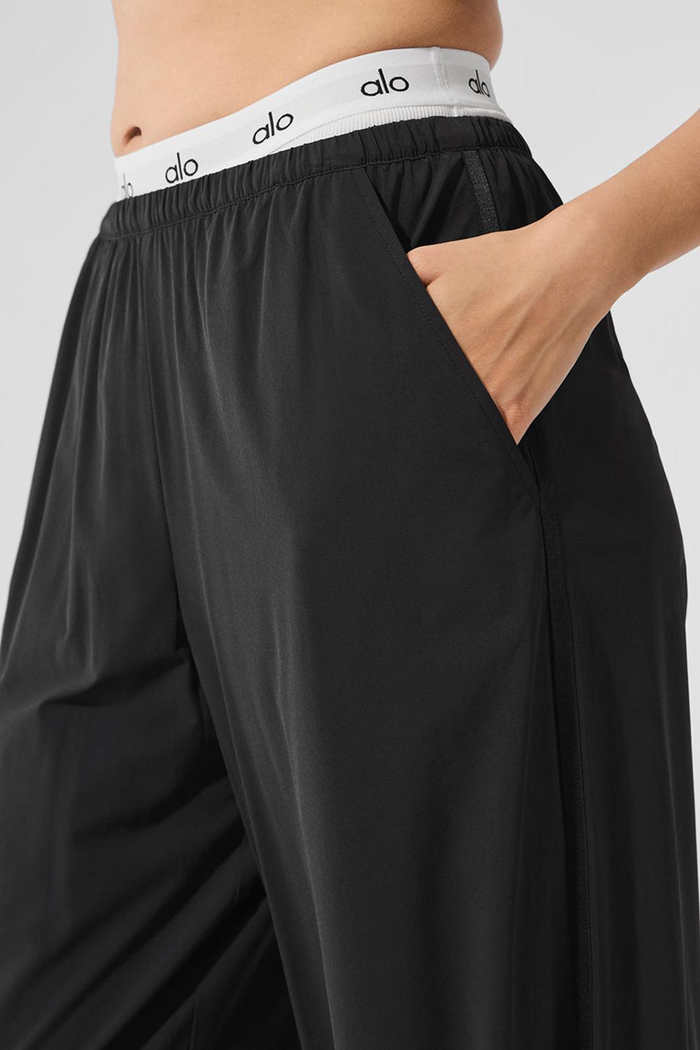 Alo Yoga Breezy Wide Leg Naisten Housut Mustat | Suomi  1856-RNVMA