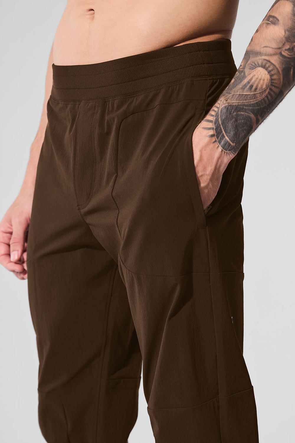 Alo Yoga Co-Op Miesten Housut Espresso | Suomi  6031-MXYKA