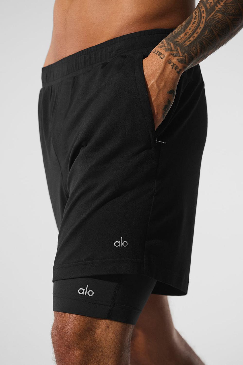 Alo Yoga Conquer React 2-In-1 Performance Miesten Shortsit Mustat Mustat | Suomi  6597-STFIO