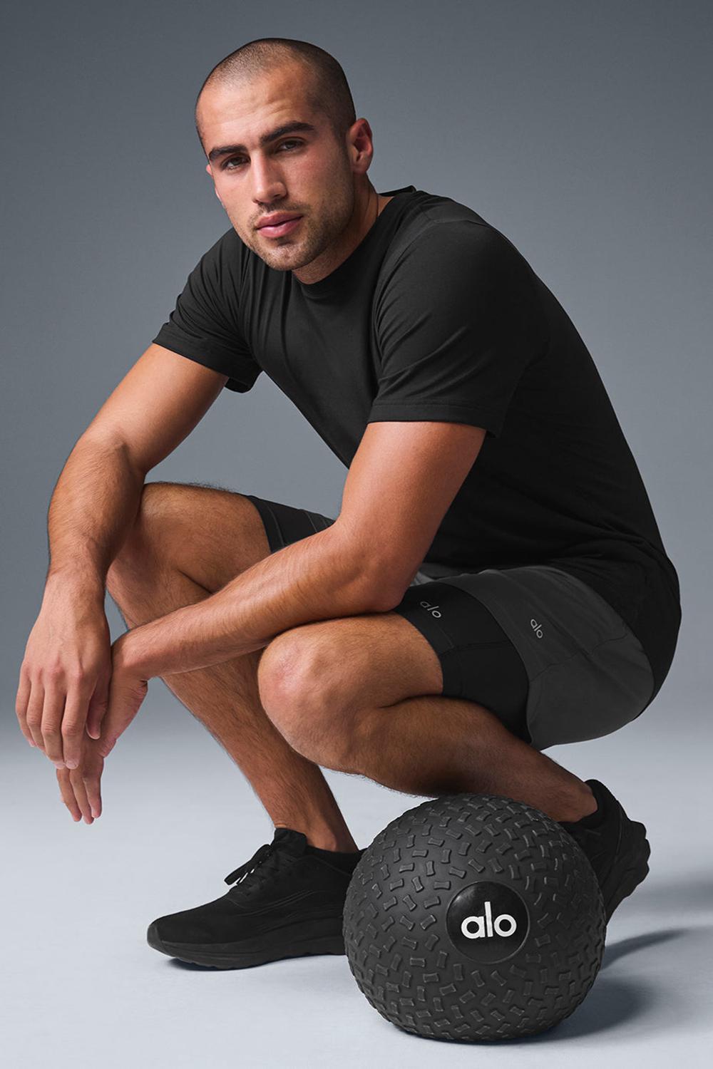 Alo Yoga Conquer Reform Crewneck Miesten Short Sleeve Mustat | Suomi  1872-SYIWR