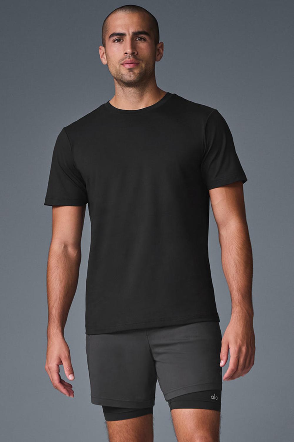 Alo Yoga Conquer Reform Crewneck Miesten Short Sleeve Mustat | Suomi  1872-SYIWR