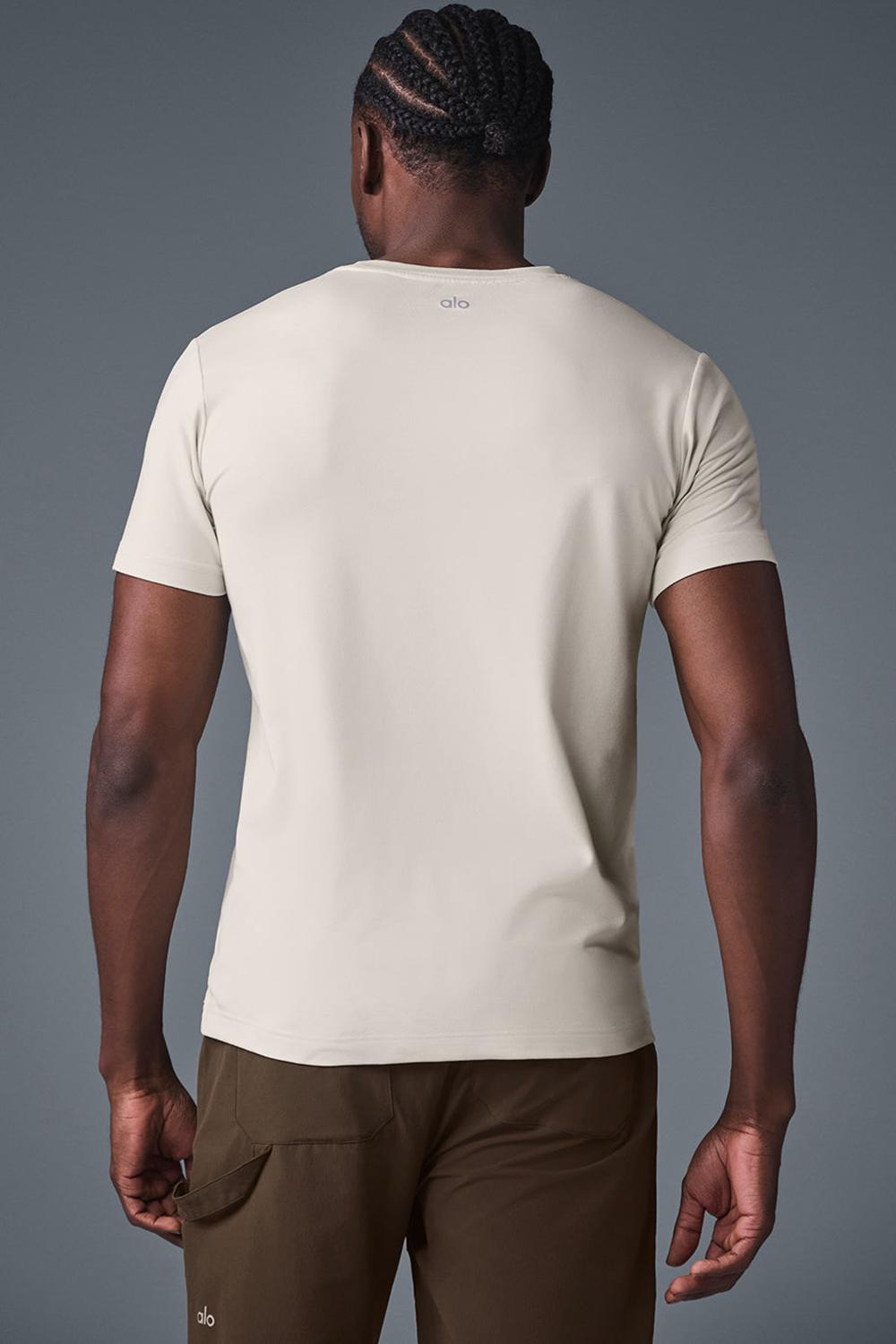 Alo Yoga Conquer Reform Crewneck Miesten Short Sleeve Bone | Suomi  2019-TFDIQ