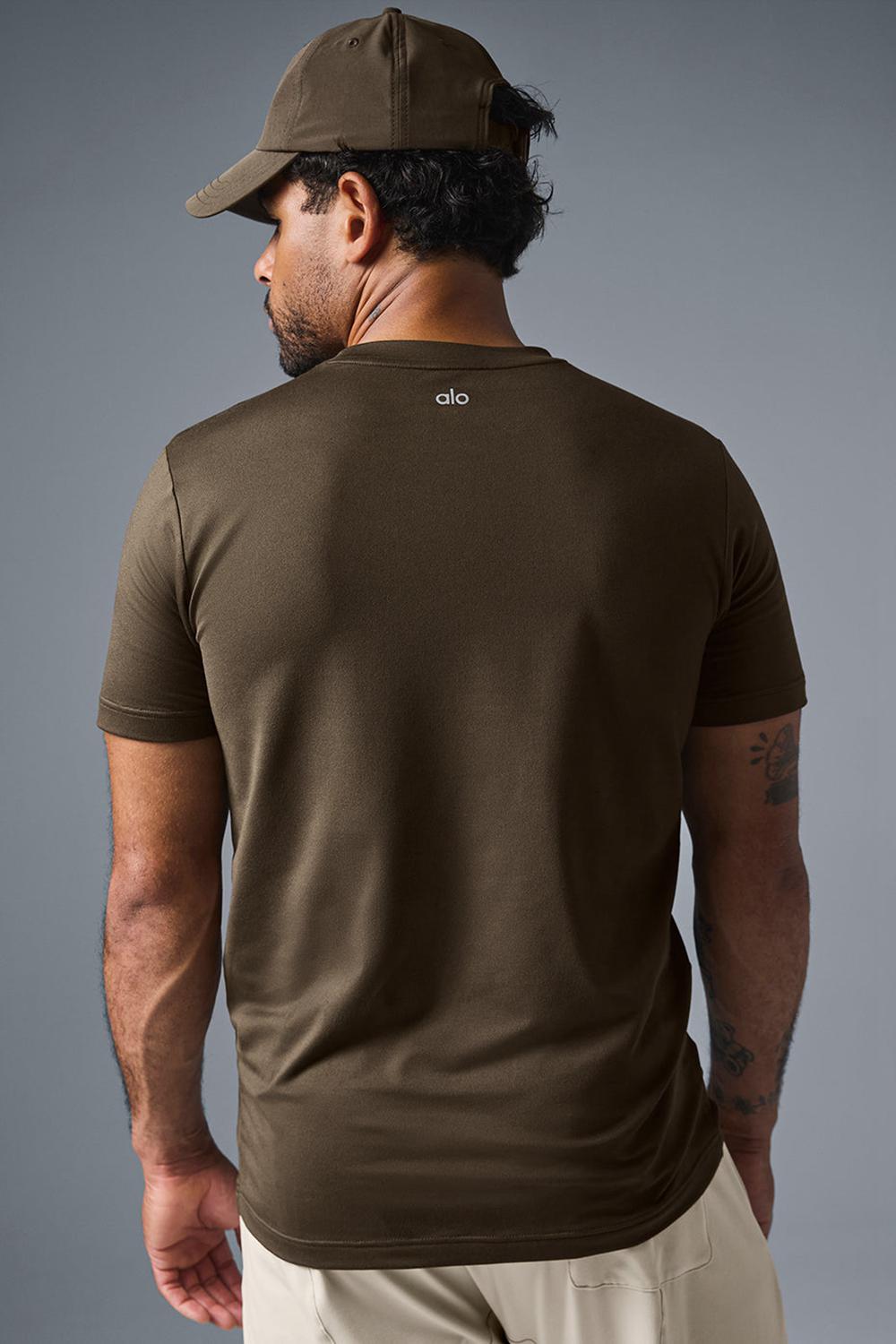 Alo Yoga Conquer Reform Crewneck Miesten Short Sleeve Espresso | Suomi  3715-TQCIF