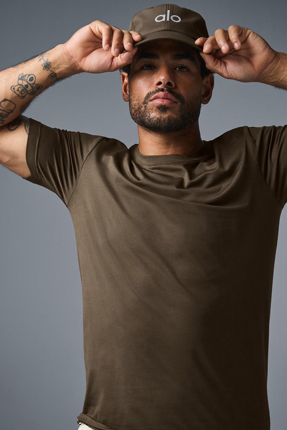 Alo Yoga Conquer Reform Crewneck Miesten Short Sleeve Espresso | Suomi  3715-TQCIF
