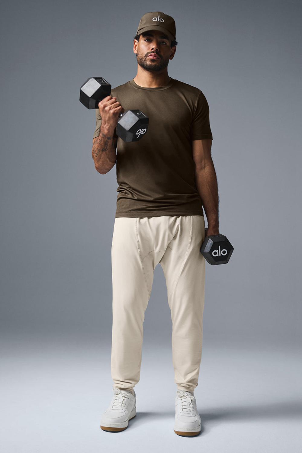 Alo Yoga Conquer Reform Crewneck Miesten Short Sleeve Espresso | Suomi  3715-TQCIF