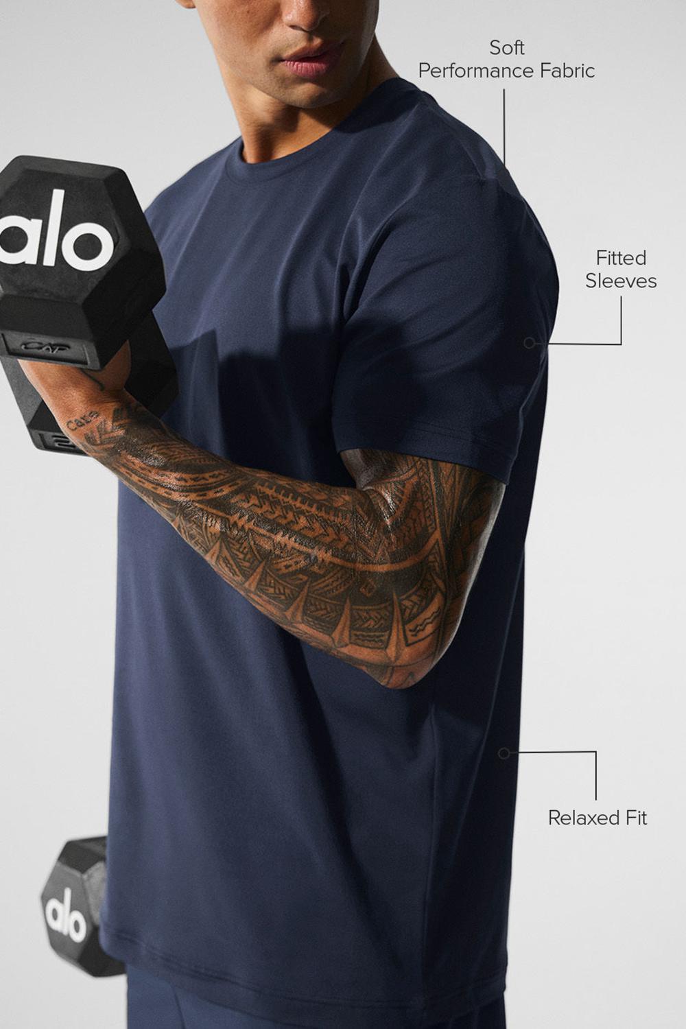Alo Yoga Conquer Reform Crewneck Miesten Short Sleeve Laivastonsininen | Suomi  8406-IPWFG