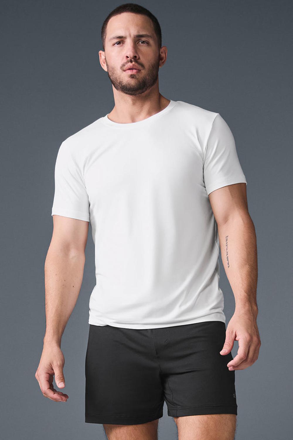 Alo Yoga Conquer Reform Crewneck Miesten Short Sleeve Valkoinen | Suomi  5630-EXLUZ