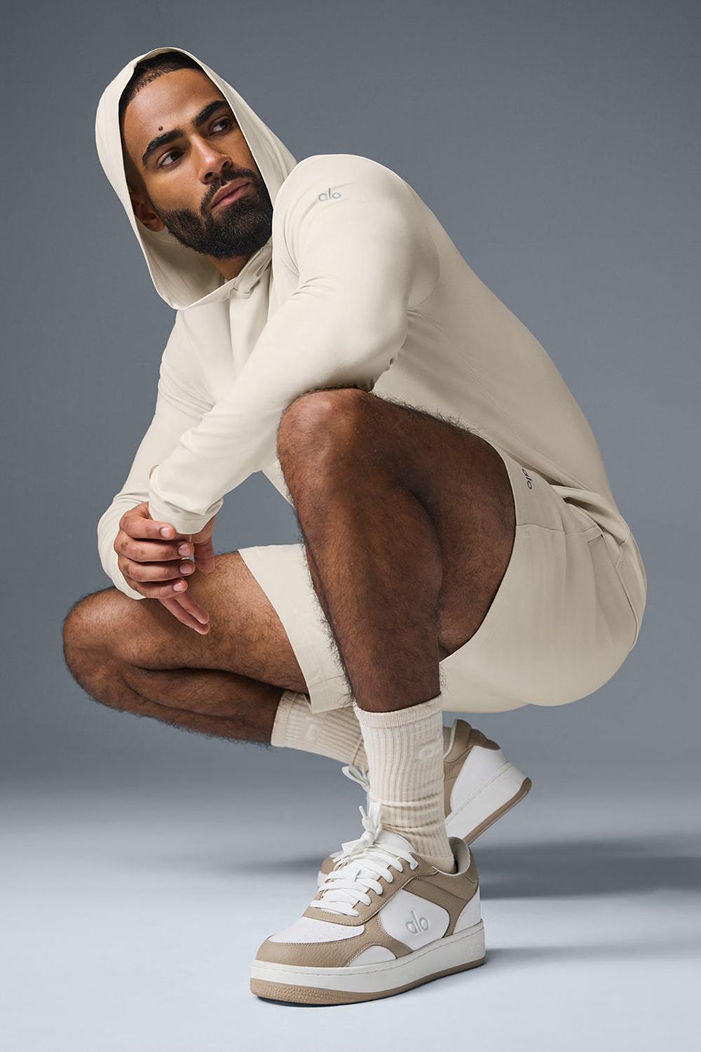 Alo Yoga Conquer Reform With Hood Miesten Pitkähihainen Bone | Suomi  9074-LDOMY