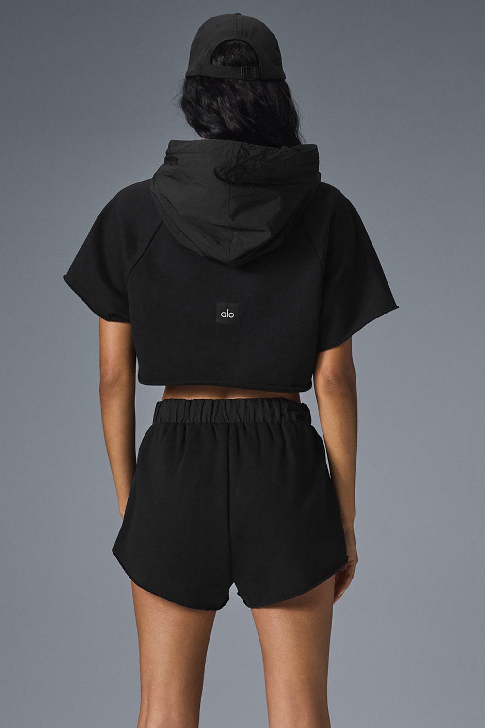 Alo Yoga Cropped In The Air Naisten Short Sleeve Mustat | Suomi  0418-APJSW