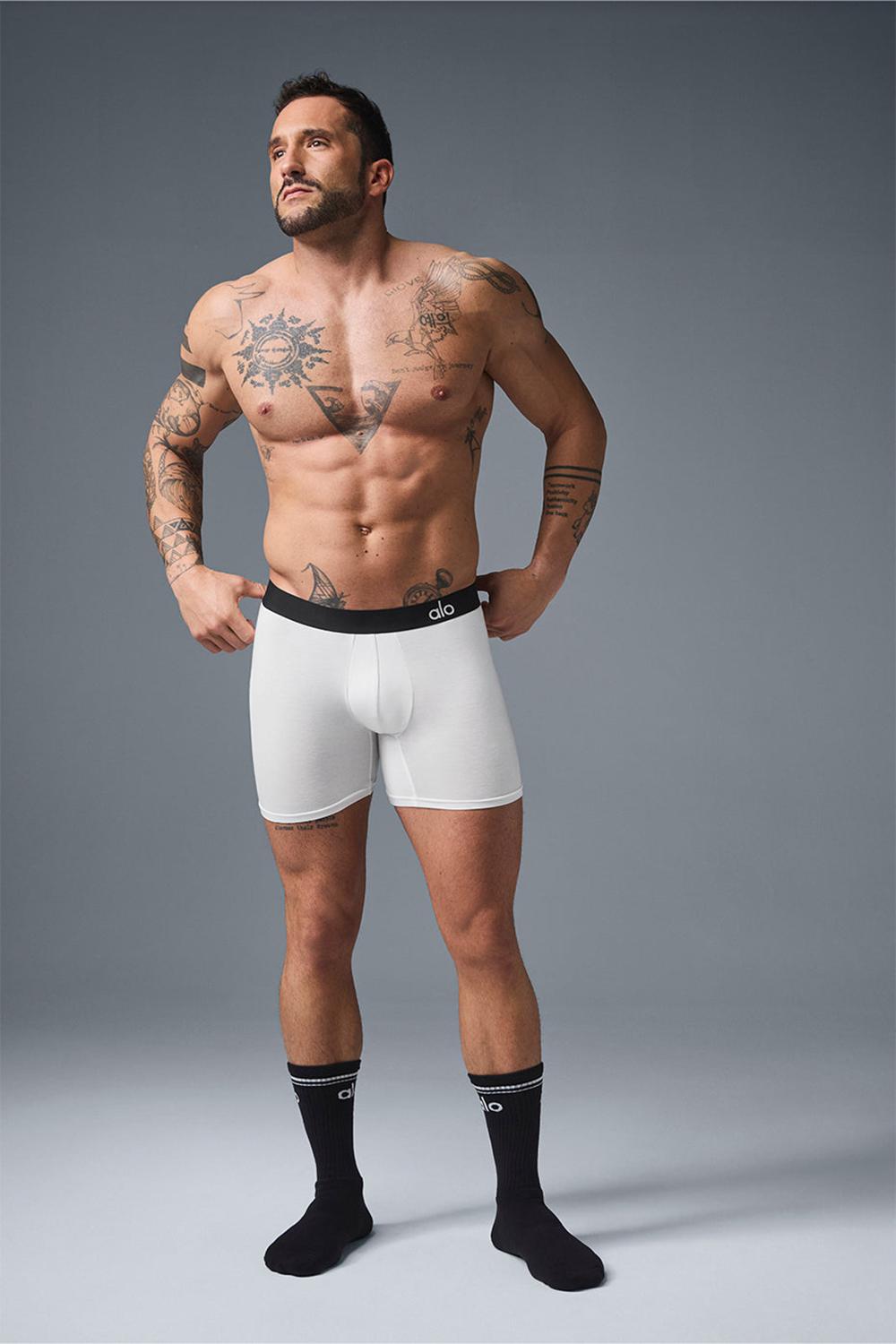Alo Yoga Day and Night Miesten Boxer Valkoinen | Suomi  9714-TJFYD