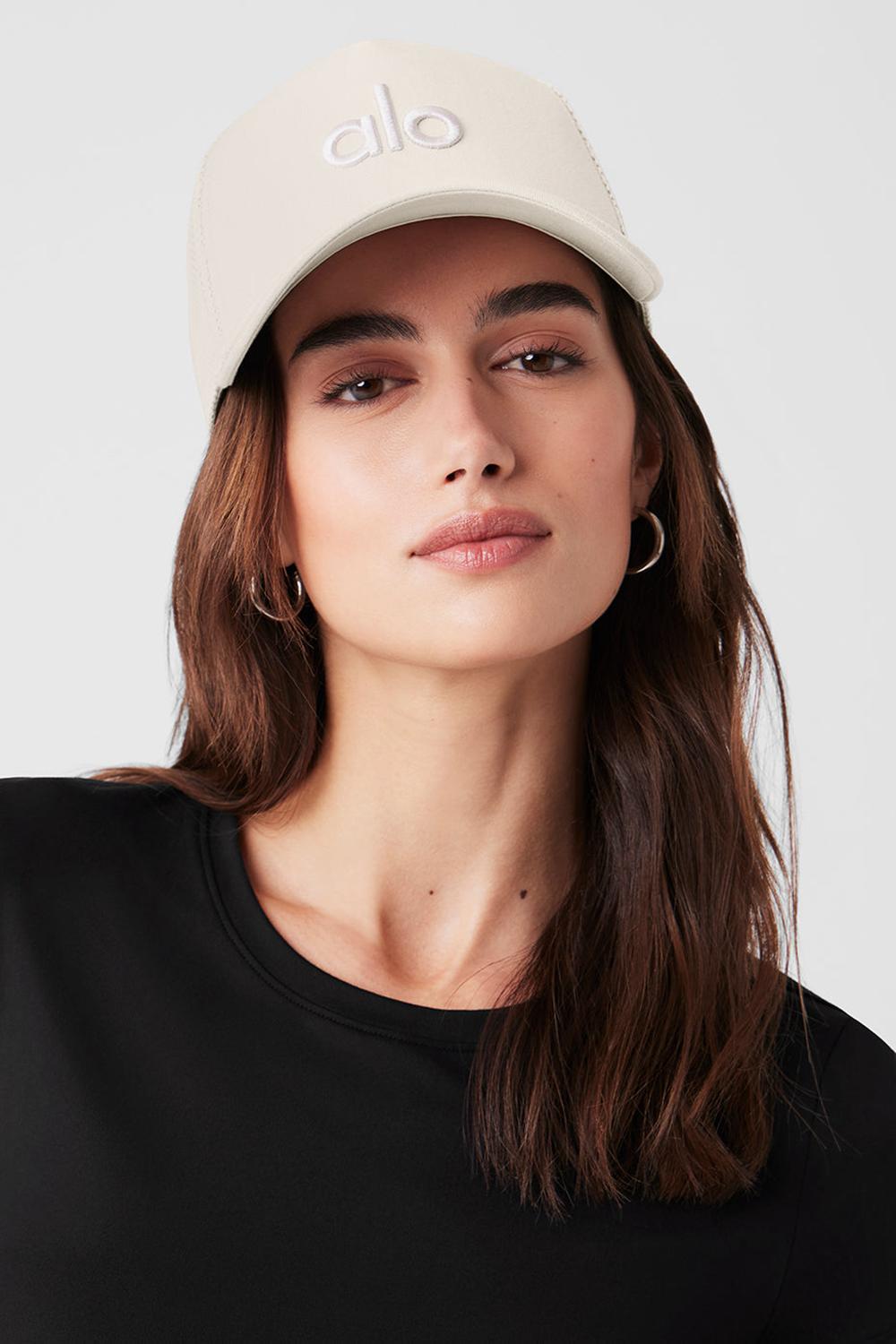 Alo Yoga District Naisten Trucker Lippis Bone | Suomi  0238-QRTGZ