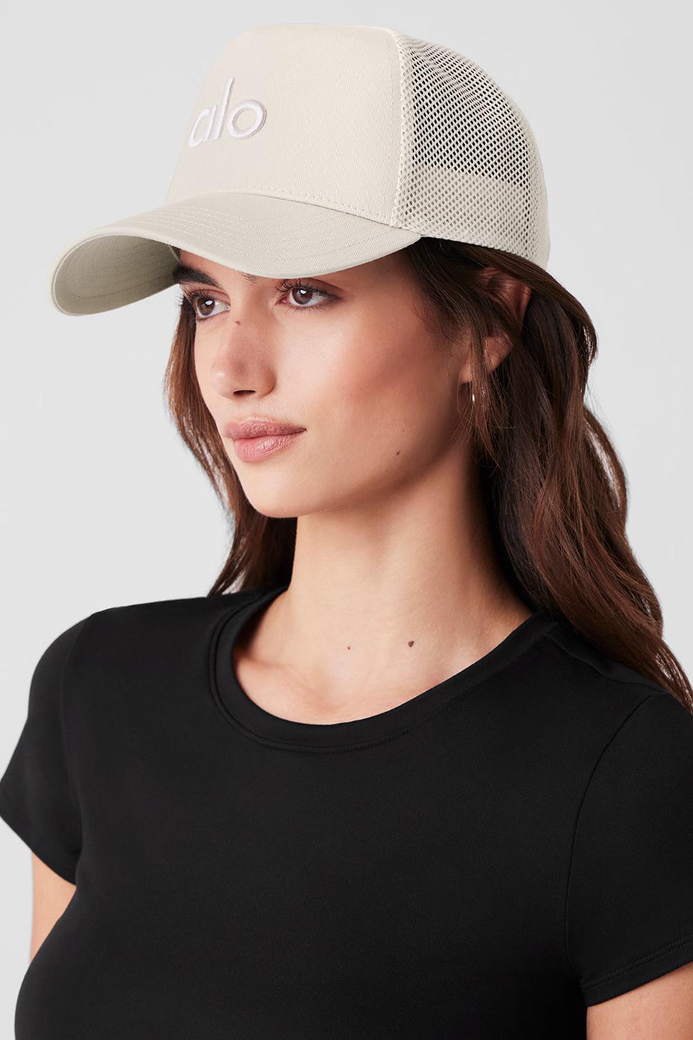 Alo Yoga District Naisten Trucker Lippis Bone | Suomi  0238-QRTGZ
