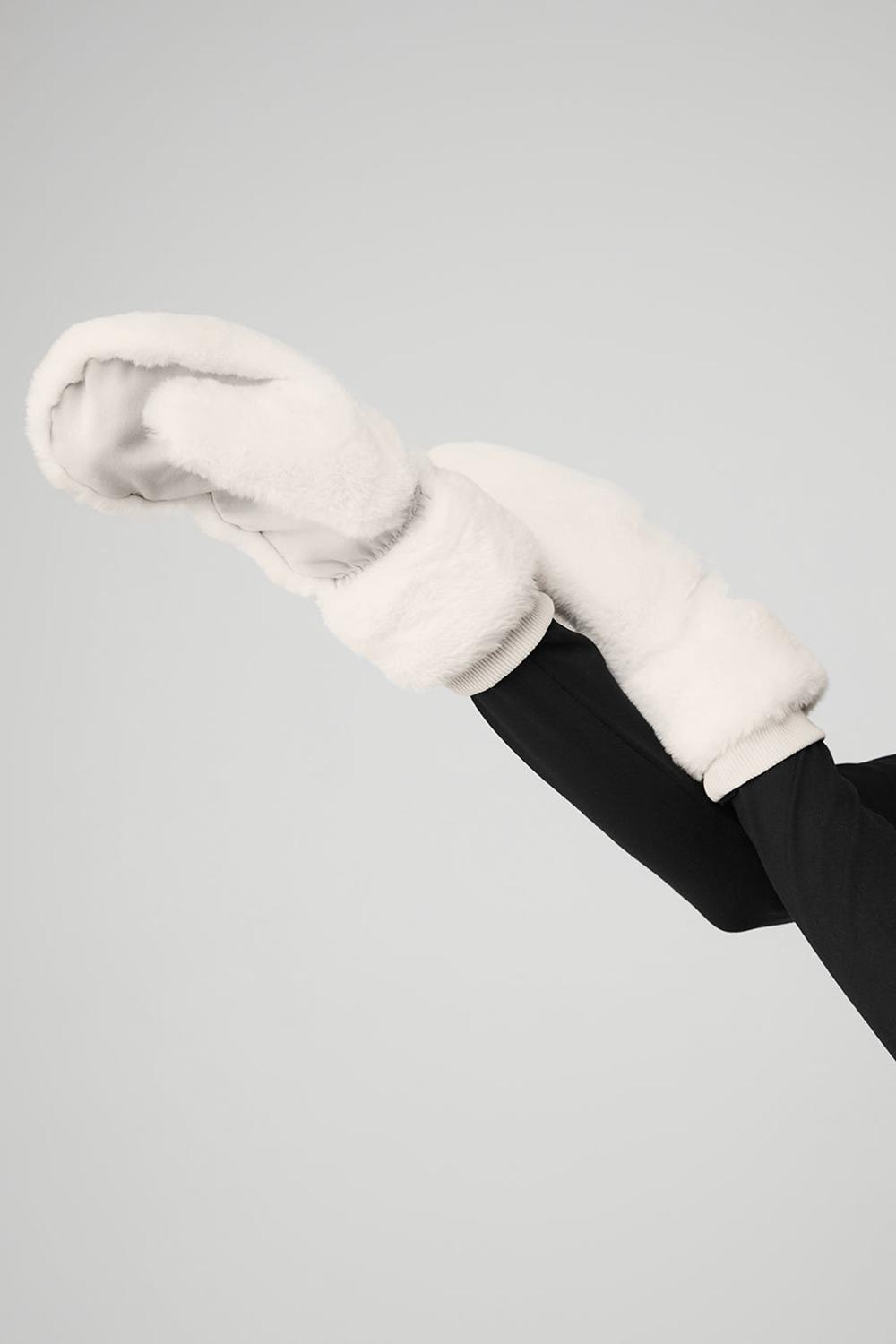 Alo Yoga Faux Fur Naisten Lapaset Ivory | Suomi  4087-JKDFB