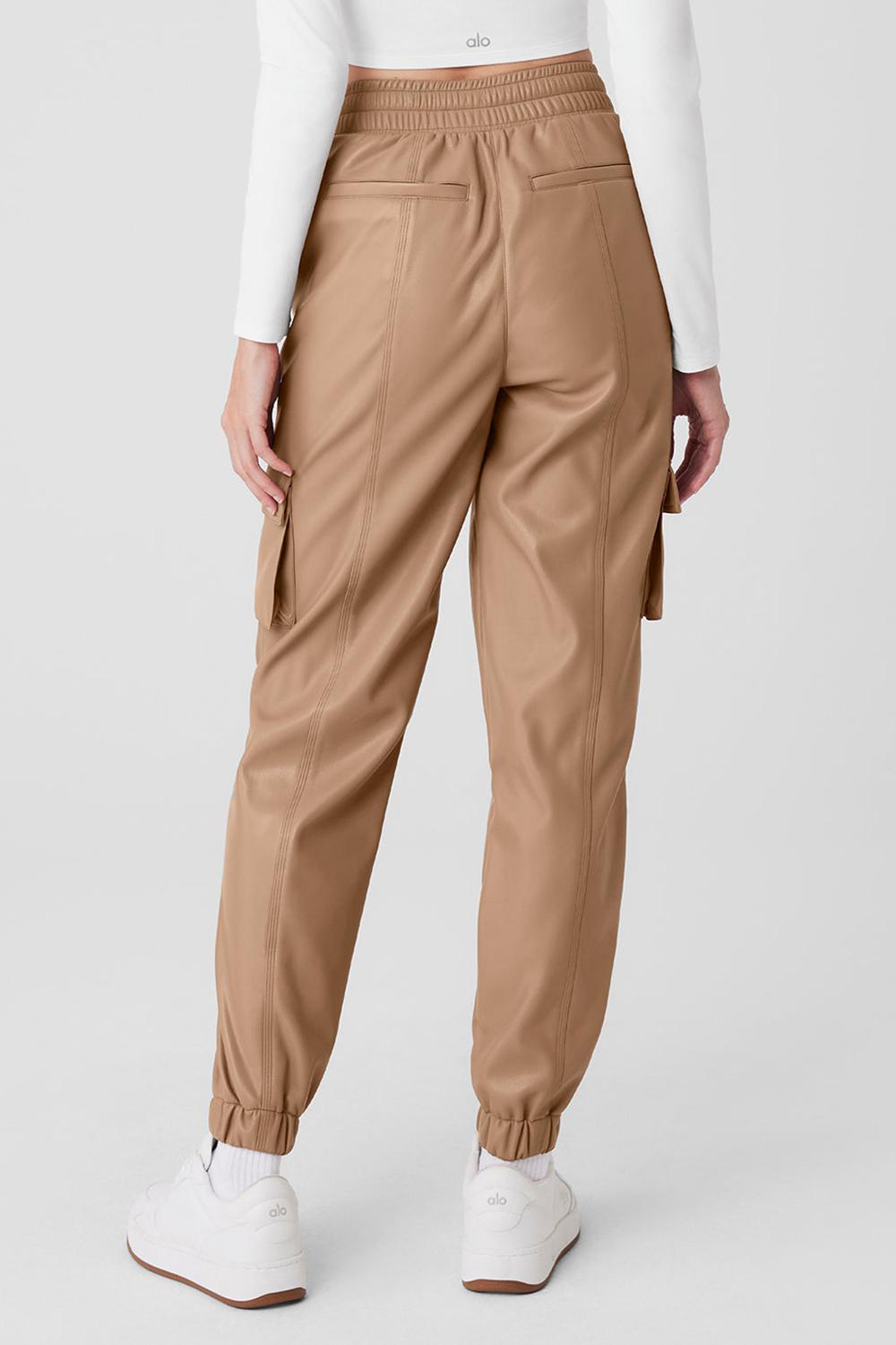 Alo Yoga Faux Leather Power Hour Naisten Jogger Housut Toasted Almond | Suomi  6257-DULWV