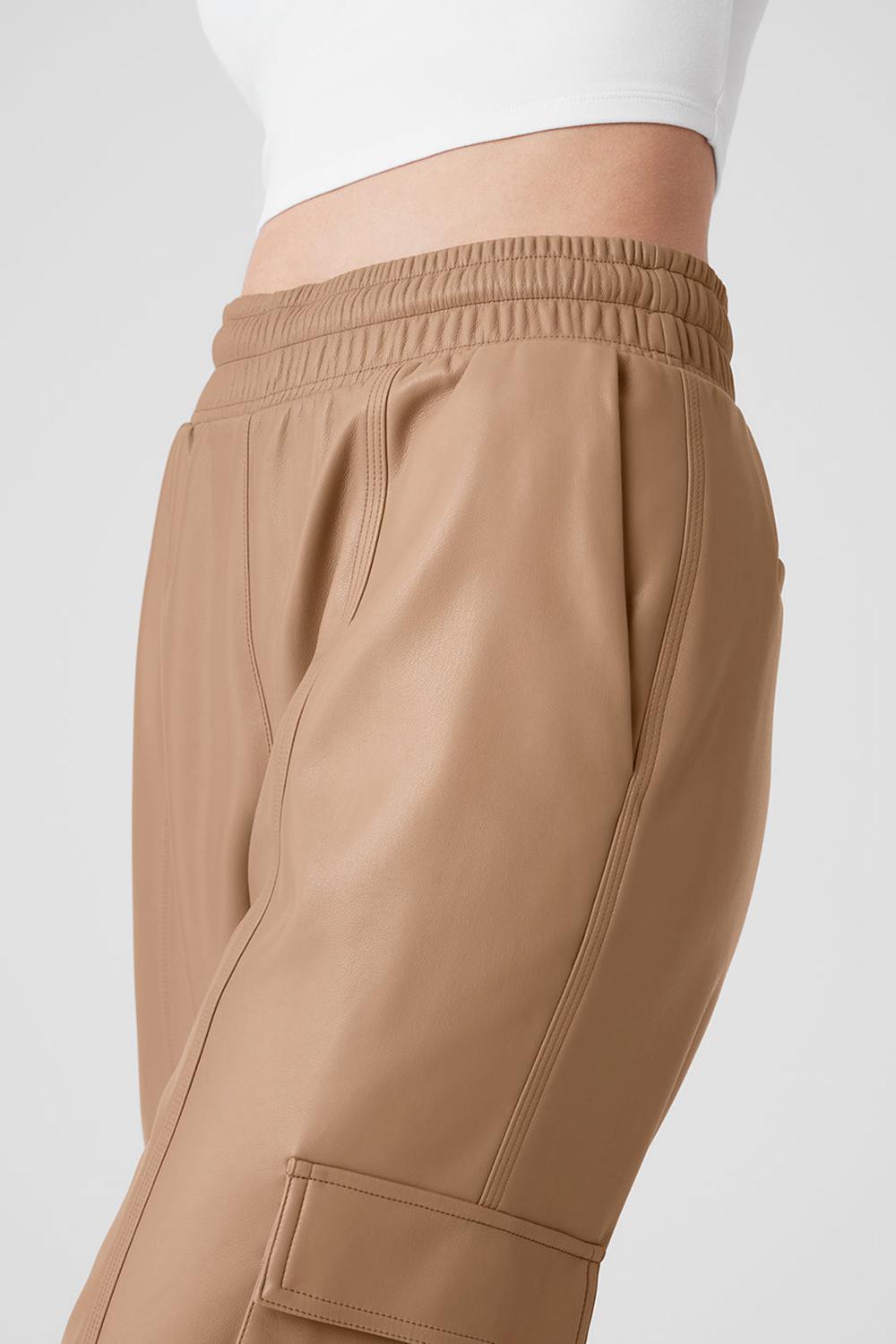 Alo Yoga Faux Leather Power Hour Naisten Jogger Housut Toasted Almond | Suomi  6257-DULWV