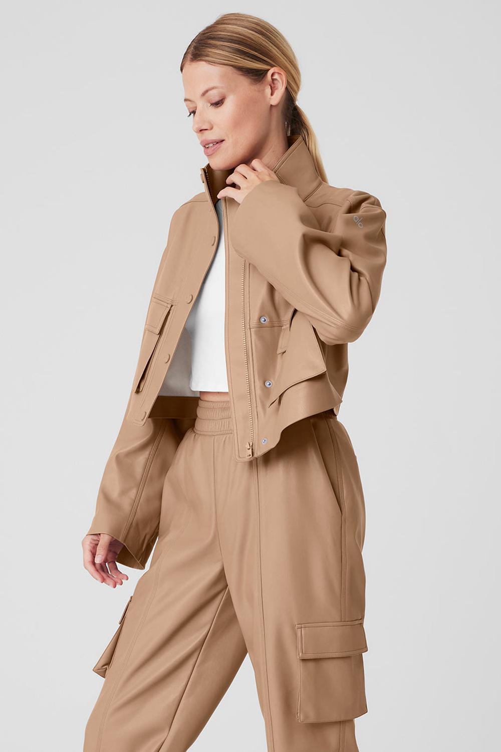 Alo Yoga Faux Leather Power Hour Naisten Takit Toasted Almond | Suomi  2719-YBXFN