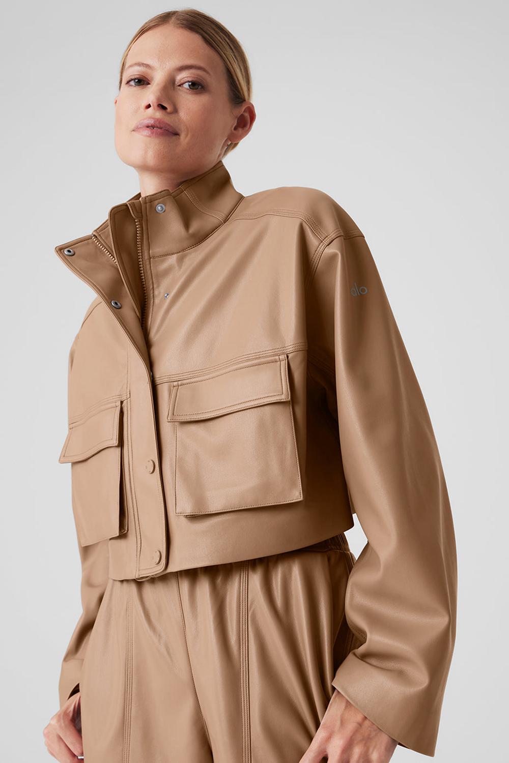 Alo Yoga Faux Leather Power Hour Naisten Takit Toasted Almond | Suomi  2719-YBXFN