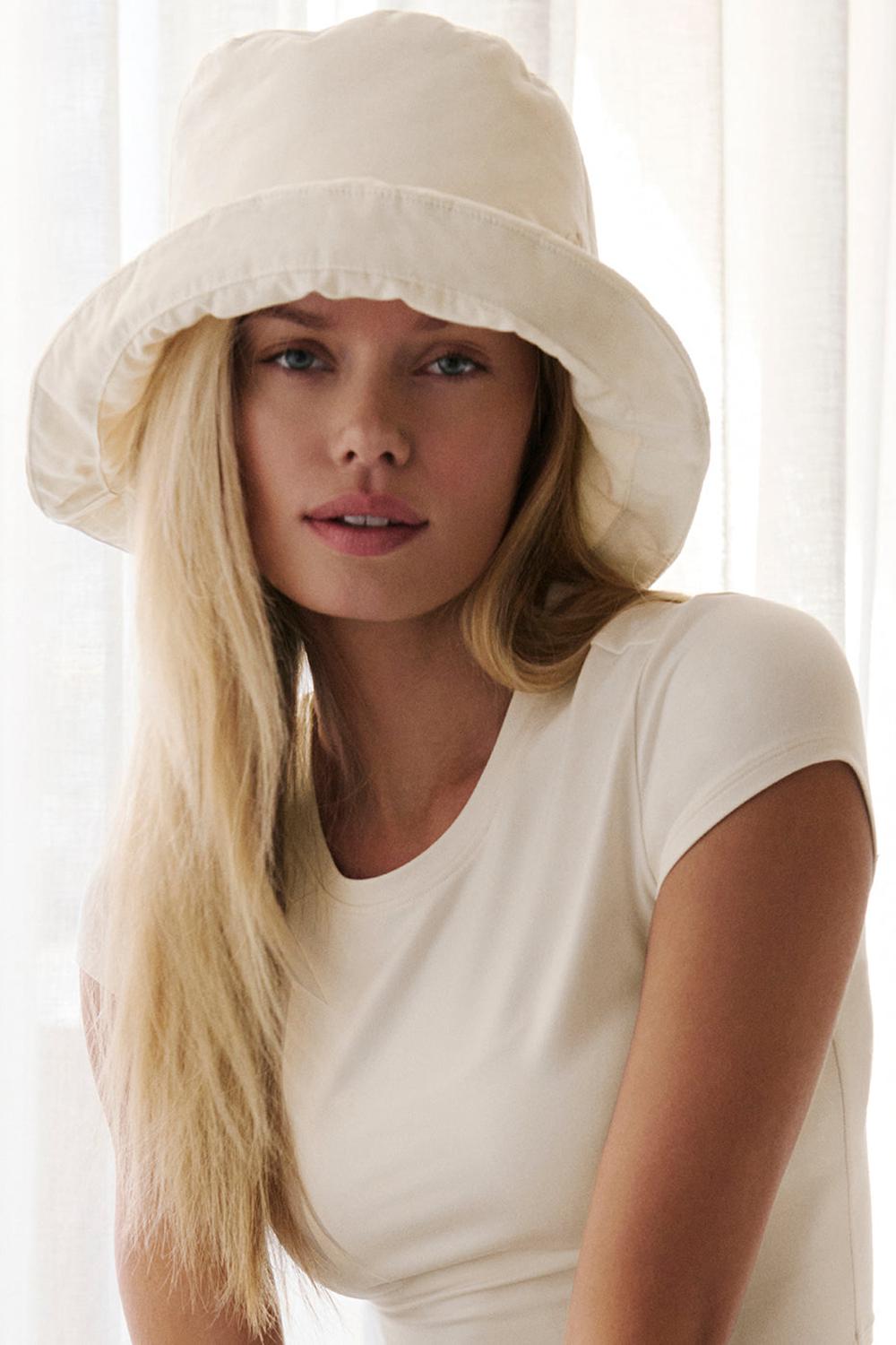 Alo Yoga Good Shade Miesten Bucket Hattu Oat Milk | Suomi  7631-ELHDI