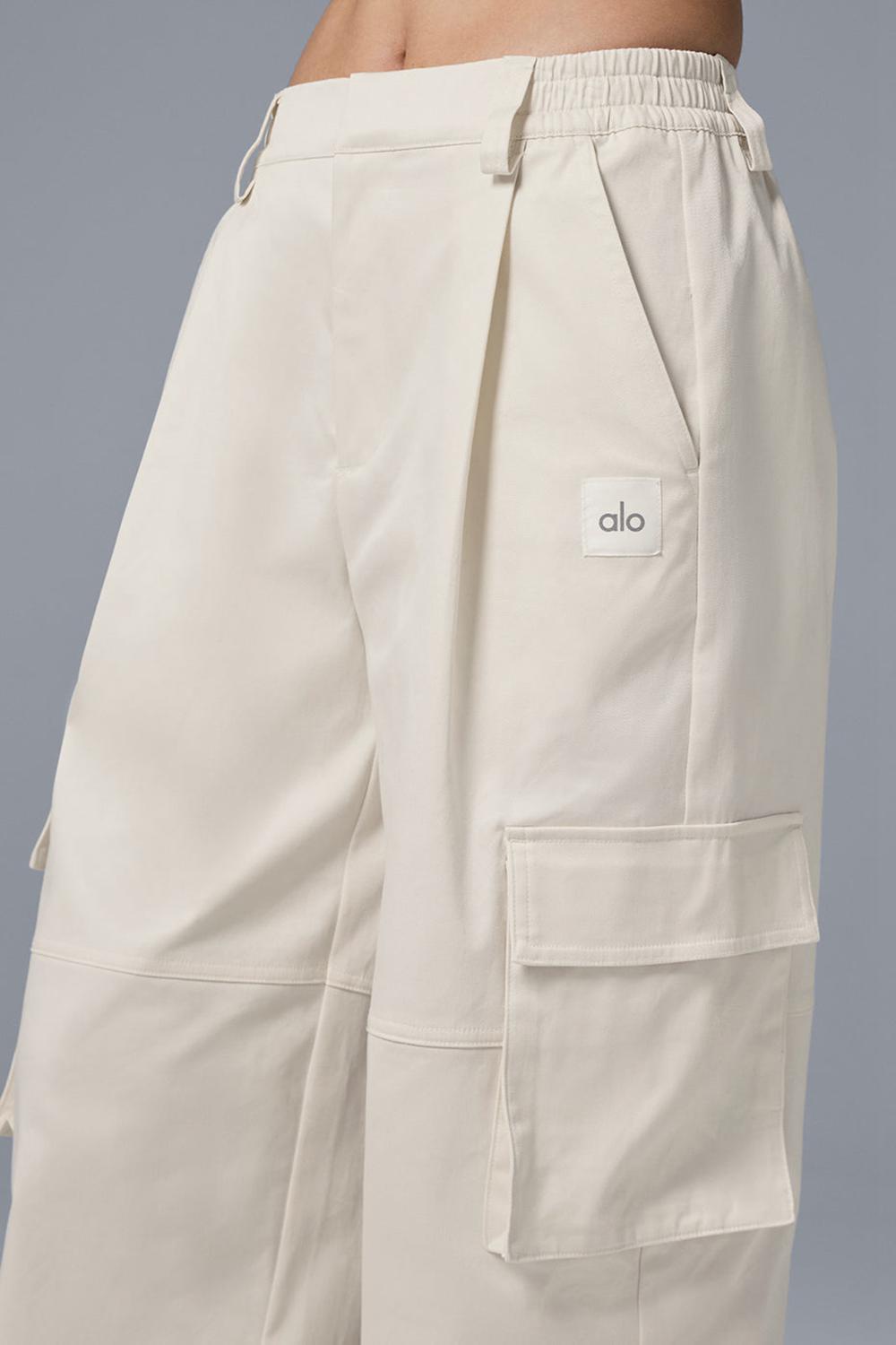 Alo Yoga High-Waist Night Out Cargo Naisten Housut Ivory | Suomi  3580-NGMJP