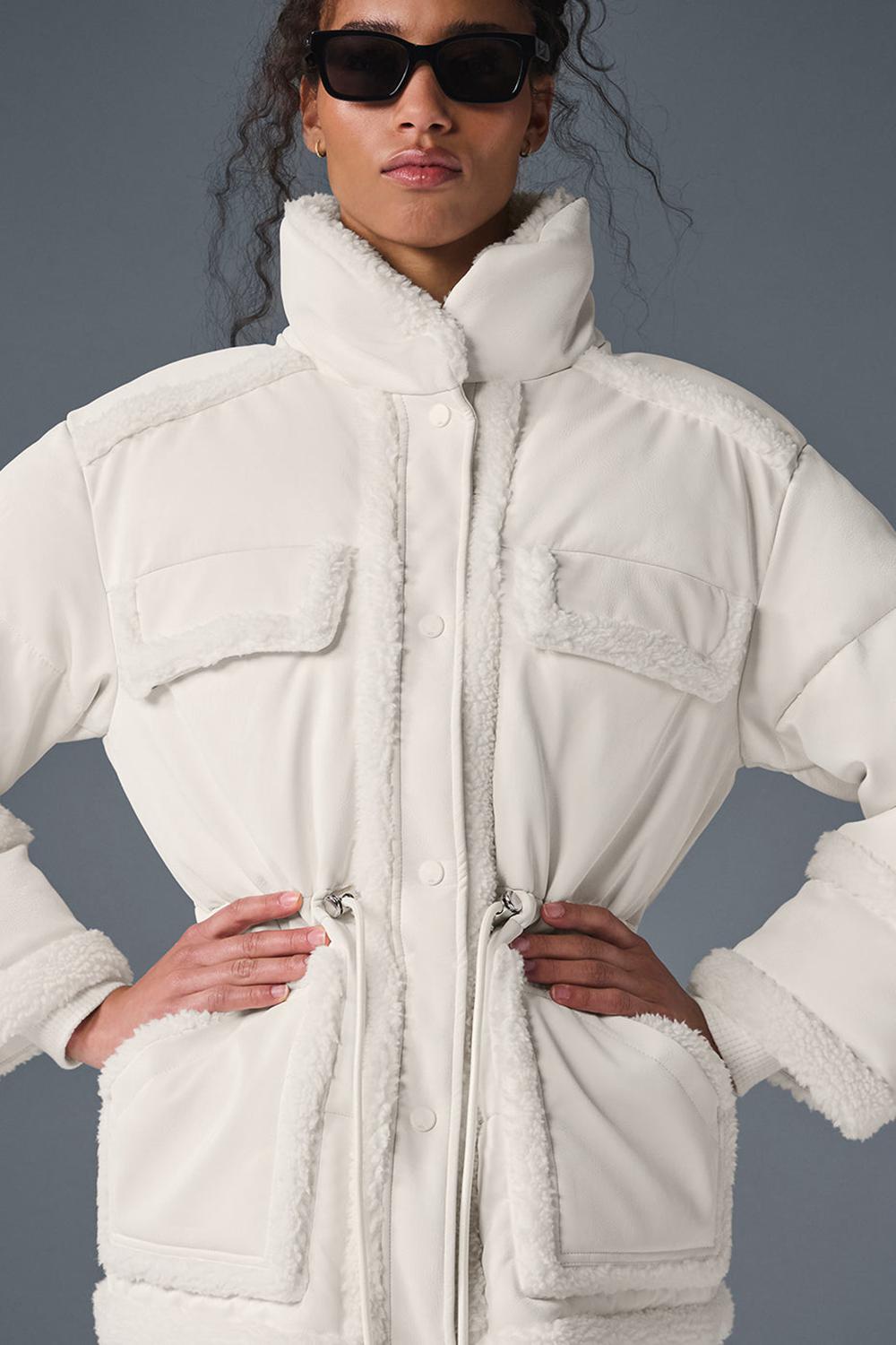 Alo Yoga Ice Breaker Naisten Takit Ivory | Suomi  3807-RGPVK