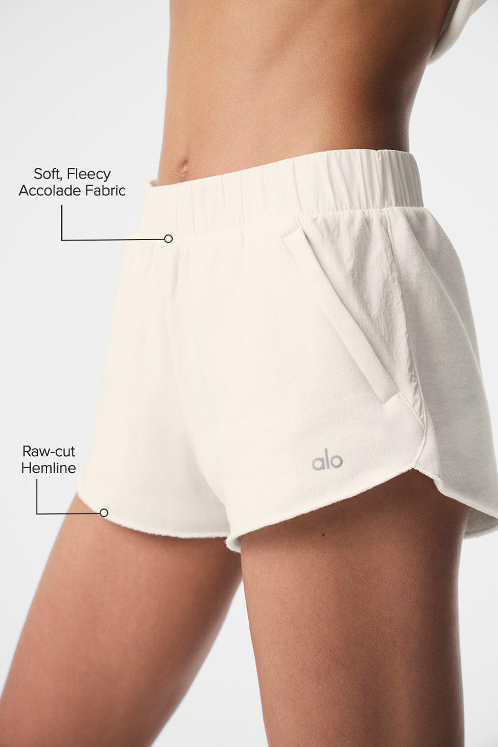 Alo Yoga In The Air Dolphin Naisten Shortsit Ivory | Suomi  5073-IWYCL