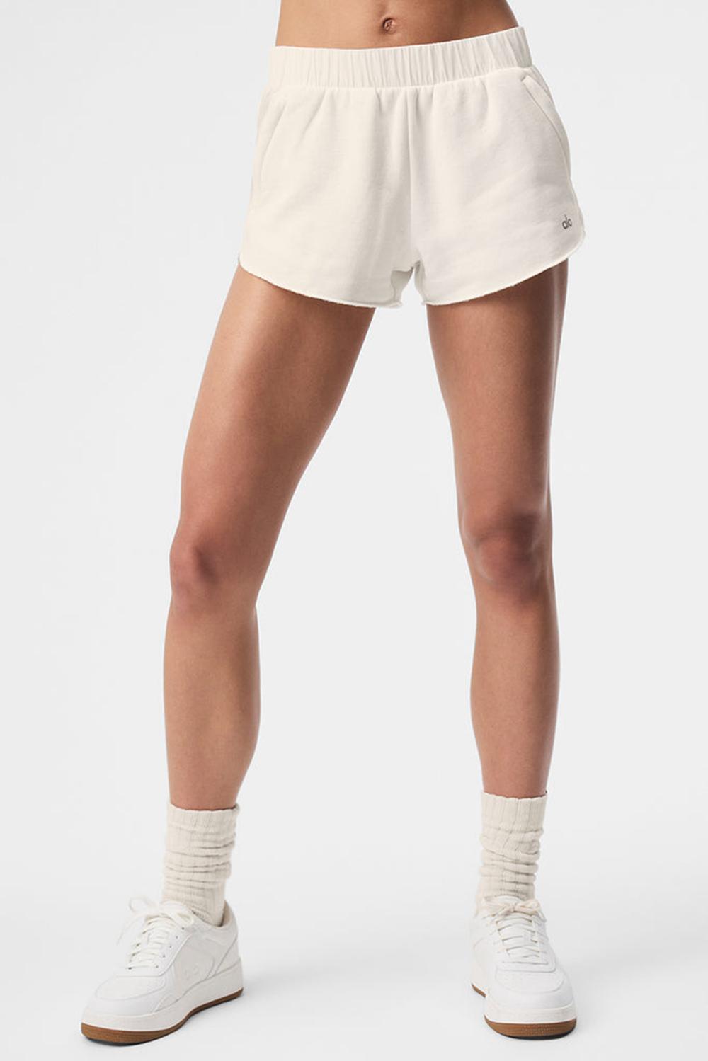 Alo Yoga In The Air Dolphin Naisten Shortsit Ivory | Suomi  5073-IWYCL