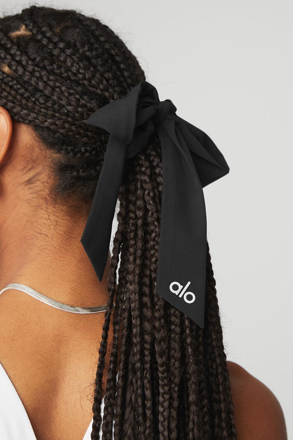 Alo Yoga Love Knots Tie Naisten Scrunchie Mustat | Suomi  5832-YMLKR
