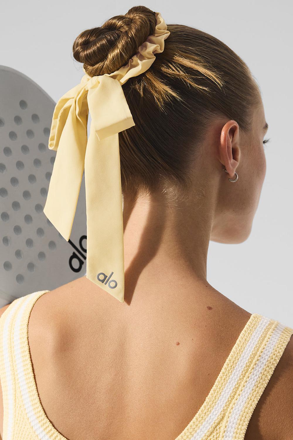 Alo Yoga Love Knots Tie Naisten Scrunchie Warm Butter | Suomi  7091-CUTKS