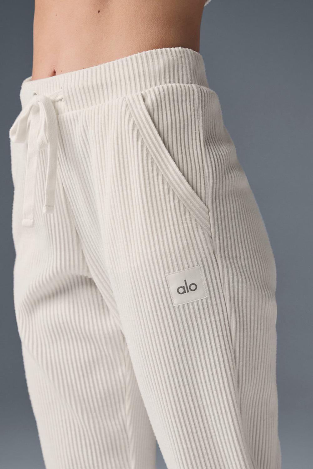 Alo Yoga Muse Naisten Collegehousut Ivory | Suomi  0264-UELYZ