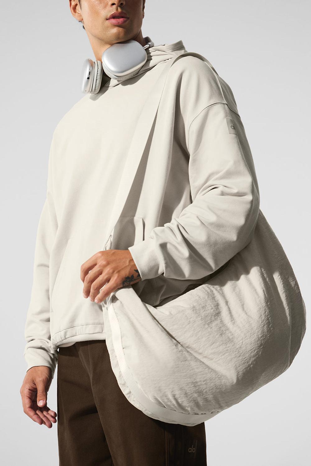 Alo Yoga Om The Go Gym Miesten Sling Laukku Bone | Suomi  7935-TOMXJ