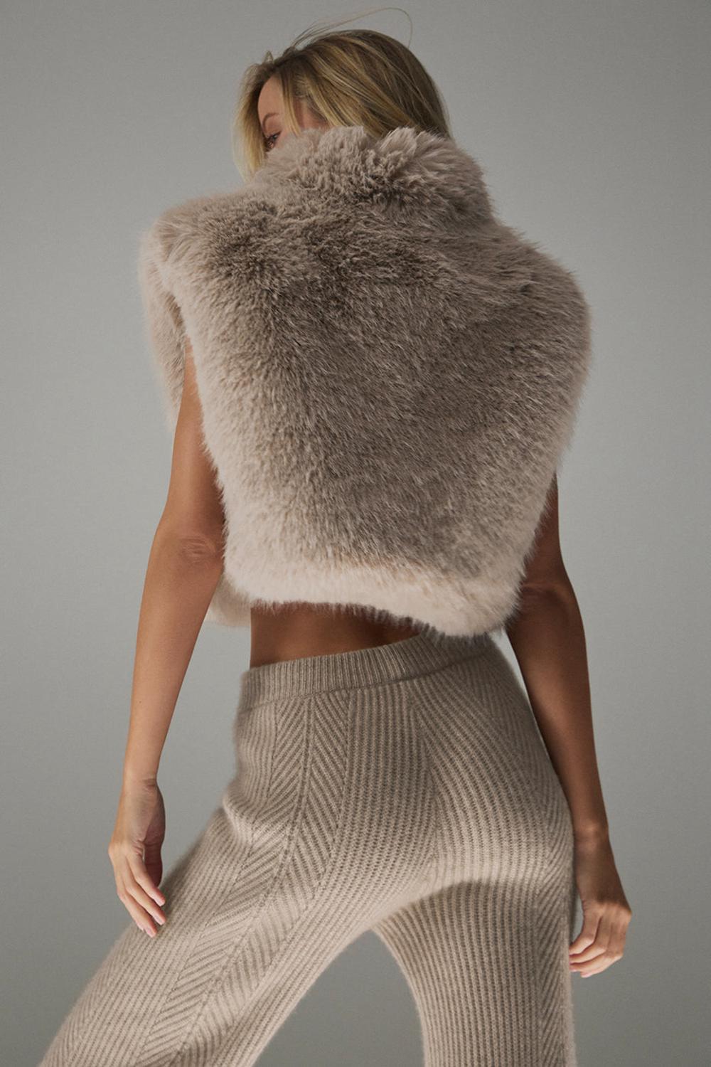 Alo Yoga Opulent Faux Fur Cropped Naisten Liivi Oat | Suomi  9412-QZFBS