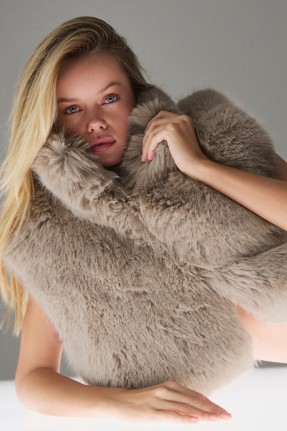 Alo Yoga Opulent Faux Fur Cropped Naisten Liivi Oat | Suomi  9412-QZFBS