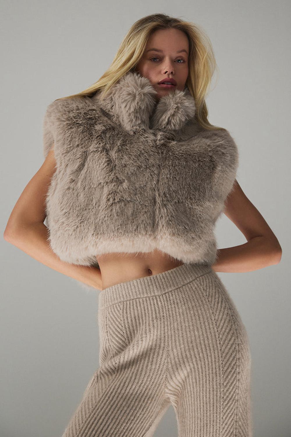 Alo Yoga Opulent Faux Fur Cropped Naisten Liivi Oat | Suomi  9412-QZFBS