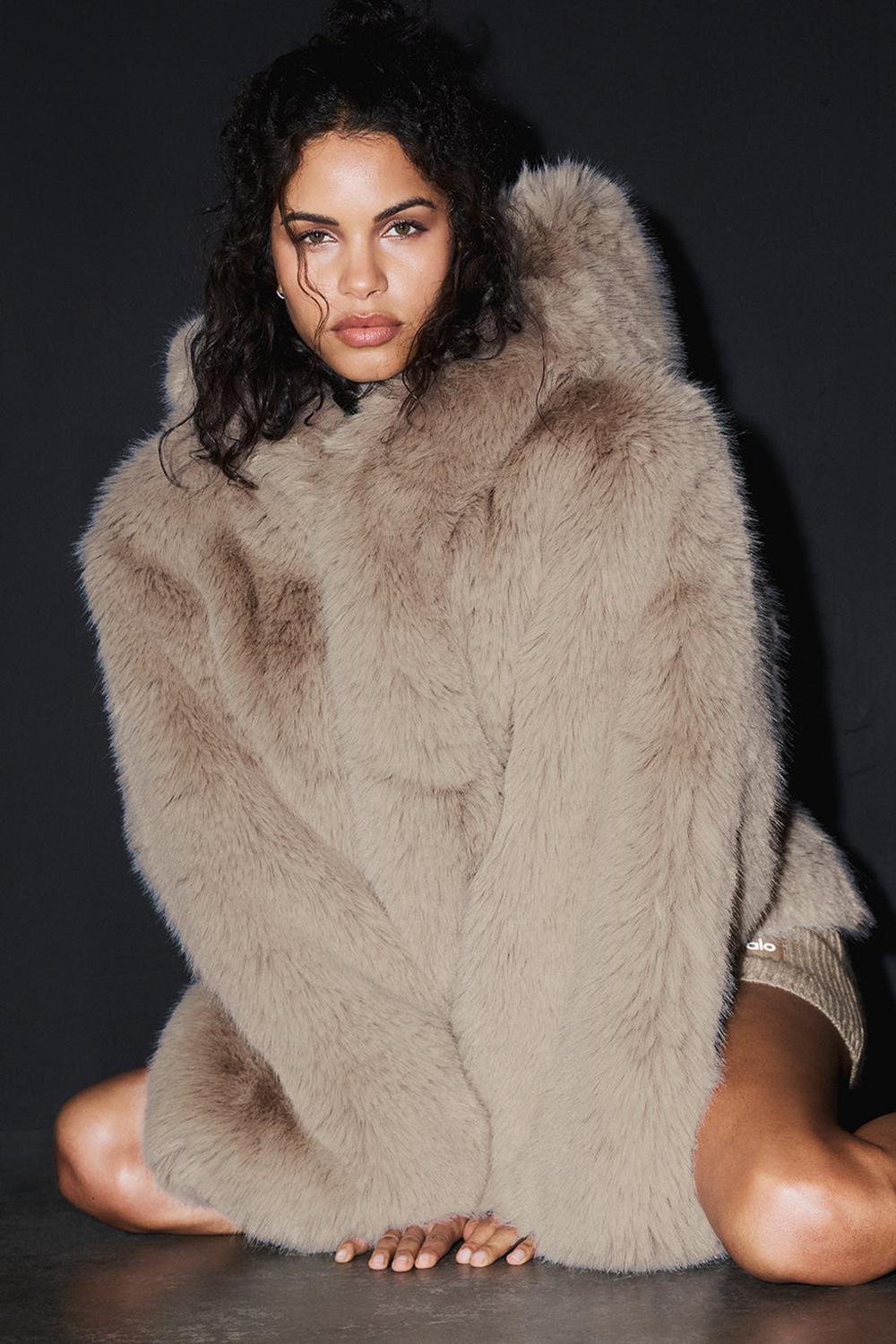 Alo Yoga Opulent Faux Fur Statement Naisten Takit Oat | Suomi  8964-NJHBG