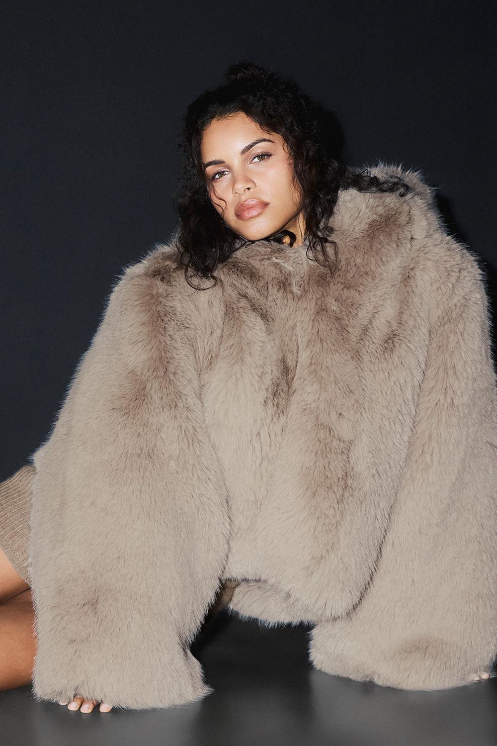 Alo Yoga Opulent Faux Fur Statement Naisten Takit Oat | Suomi  8964-NJHBG