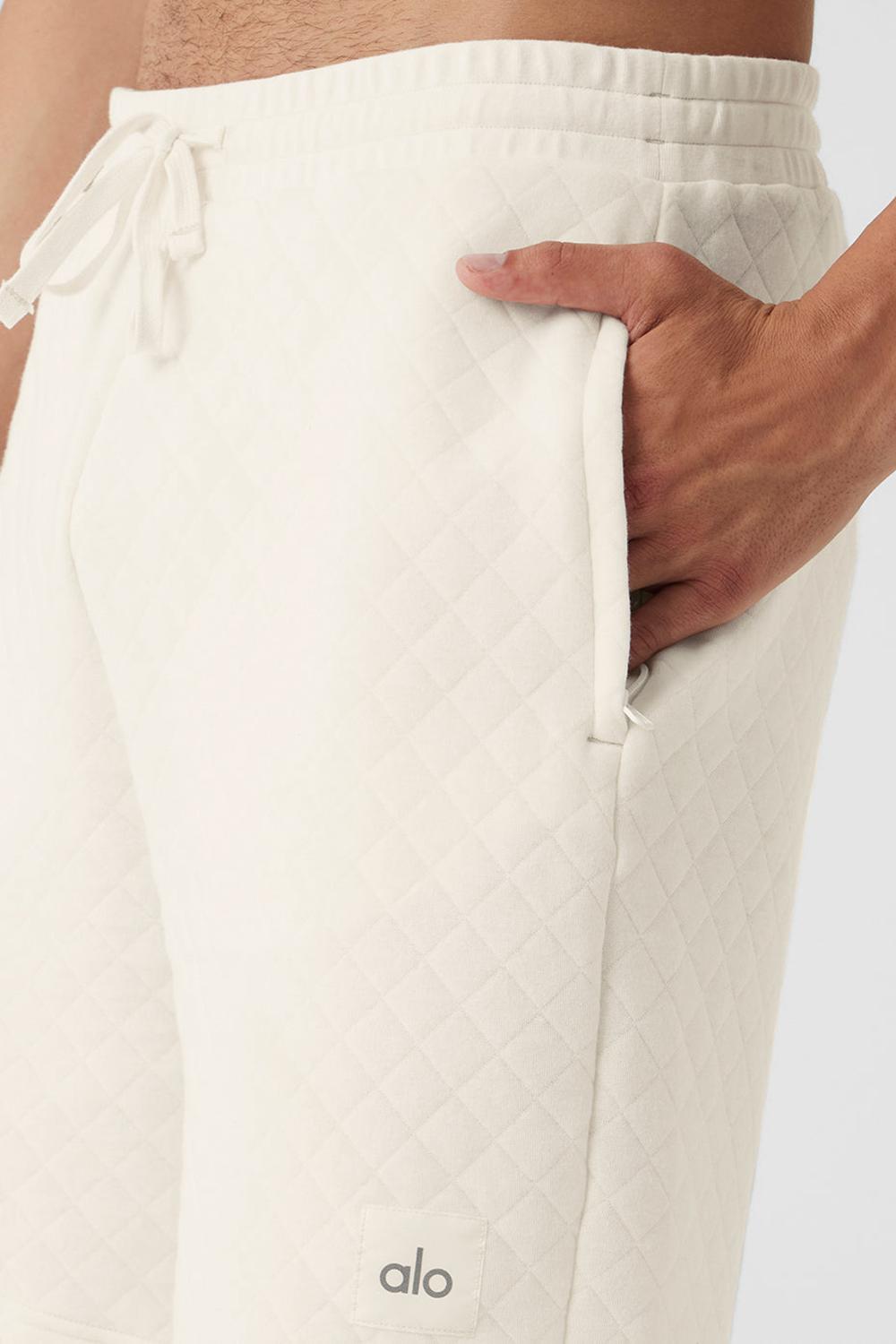 Alo Yoga Quilted Stadium Miesten Shortsit Ivory | Suomi  8094-OERKV