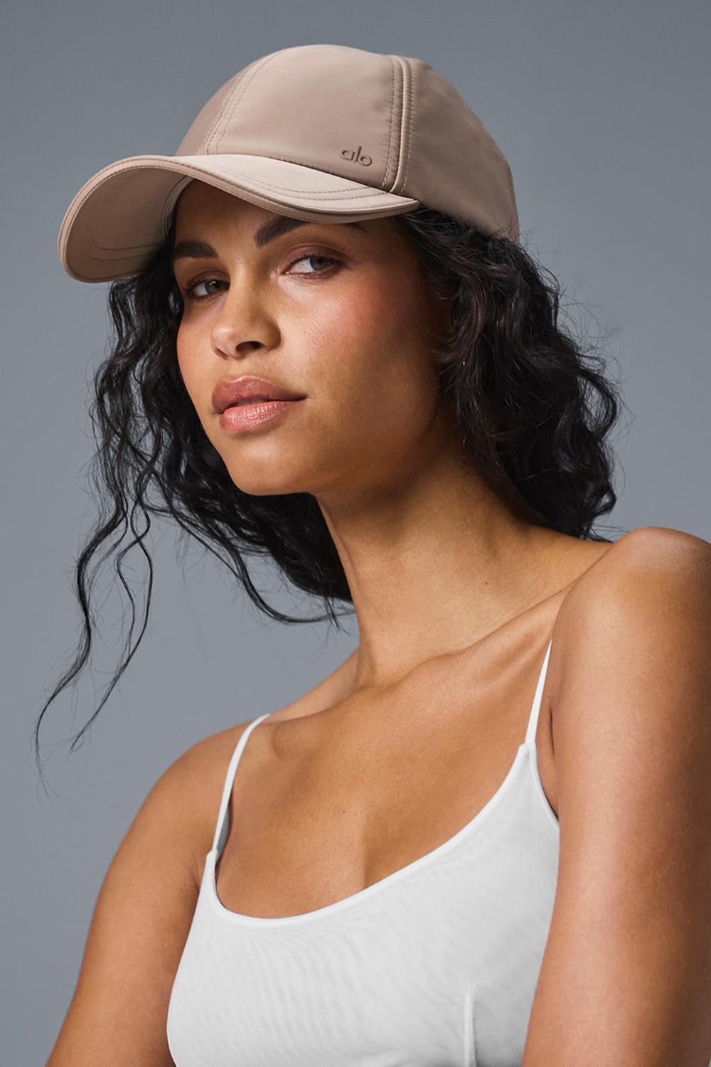 Alo Yoga Satin Off-Duty Naisten Lippis Taupe Satin | Suomi  0962-NZEWT