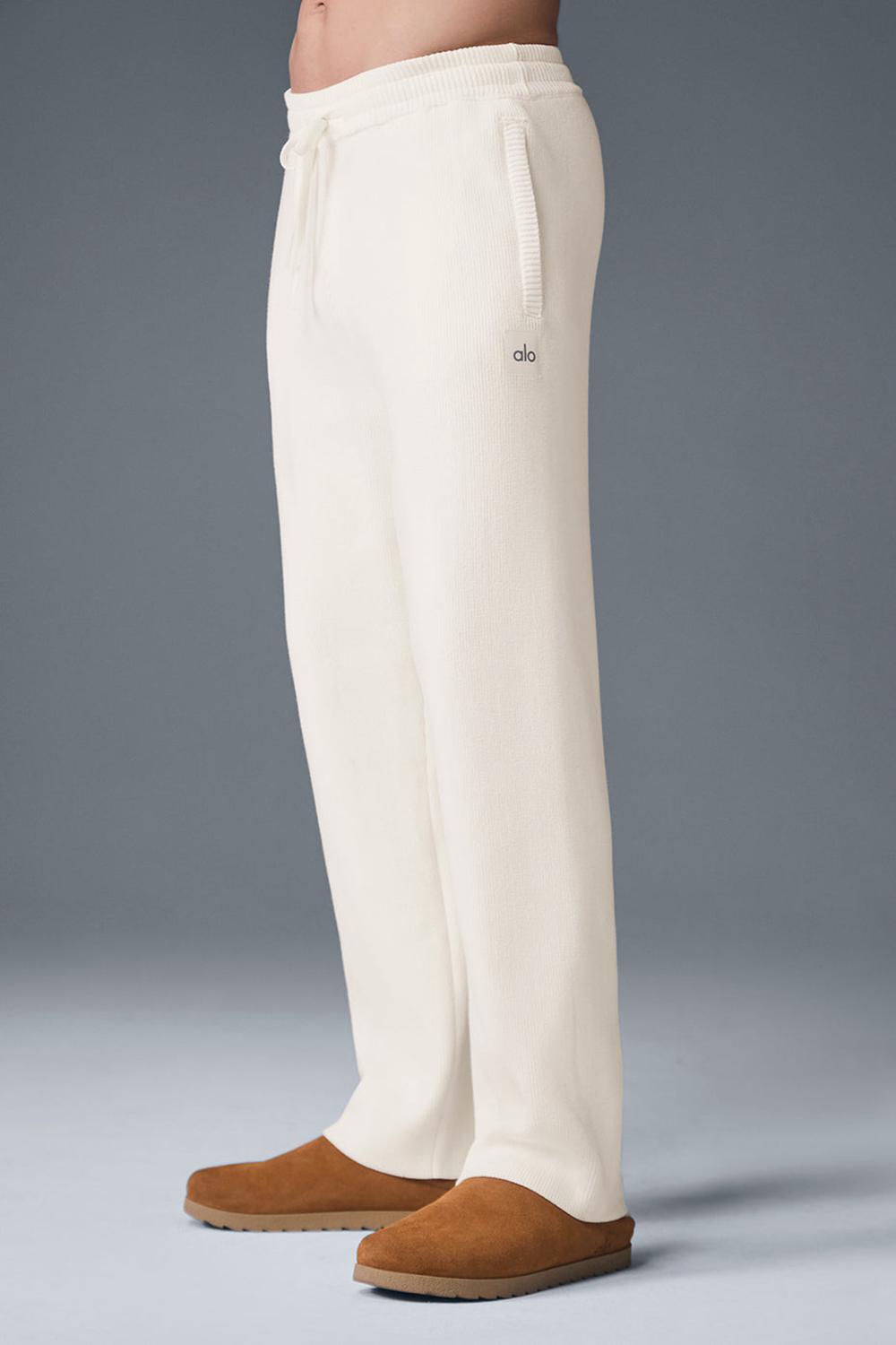 Alo Yoga Scholar Straight Leg Miesten Collegehousut Ivory | Suomi  9241-NPLGB