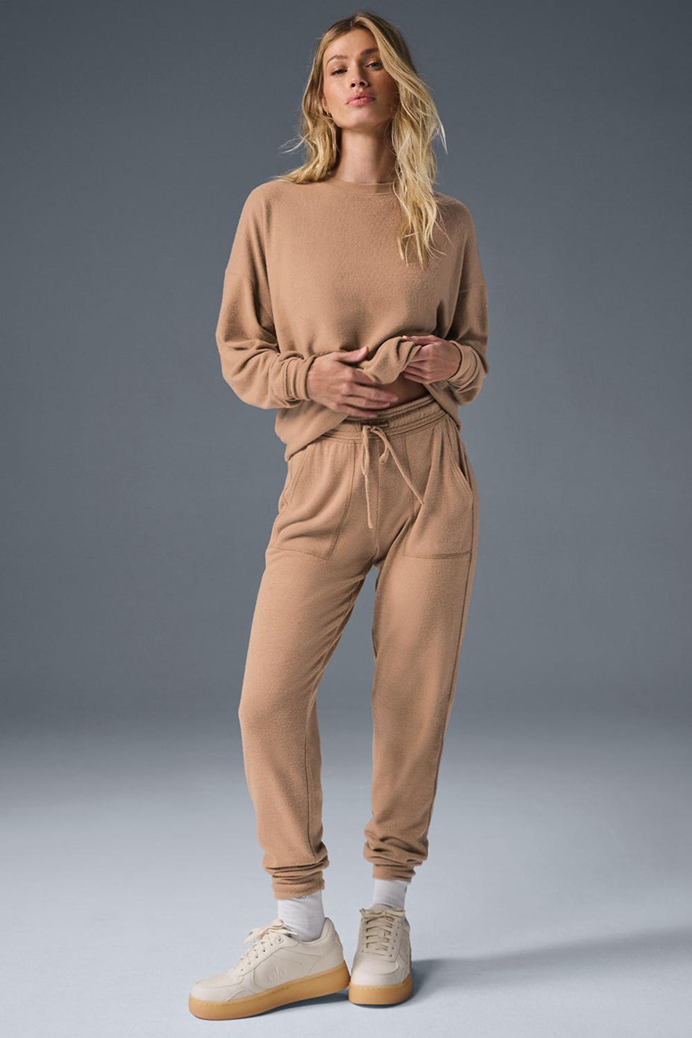 Alo Yoga Soho Naisten Collegehousut Toasted Almond | Suomi  8421-JHGUK