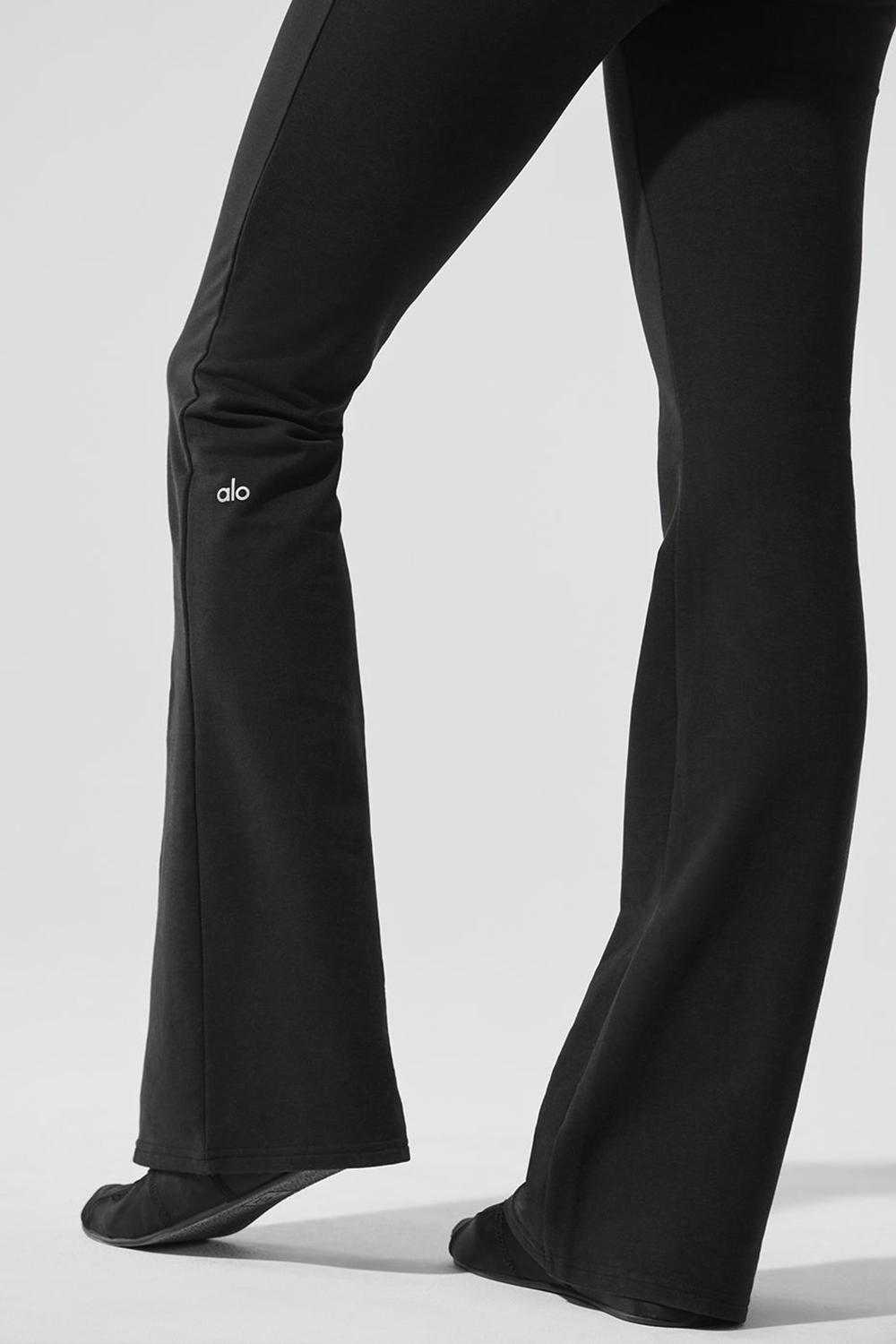 Alo Yoga Sway Bootcut Naisten Collegehousut Mustat | Suomi  6918-GPYMX