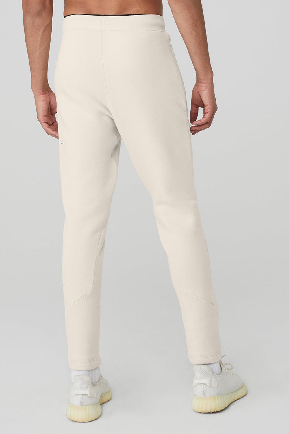 Alo Yoga The Triumph Miesten Collegehousut Bone | Suomi  8591-OJTMZ