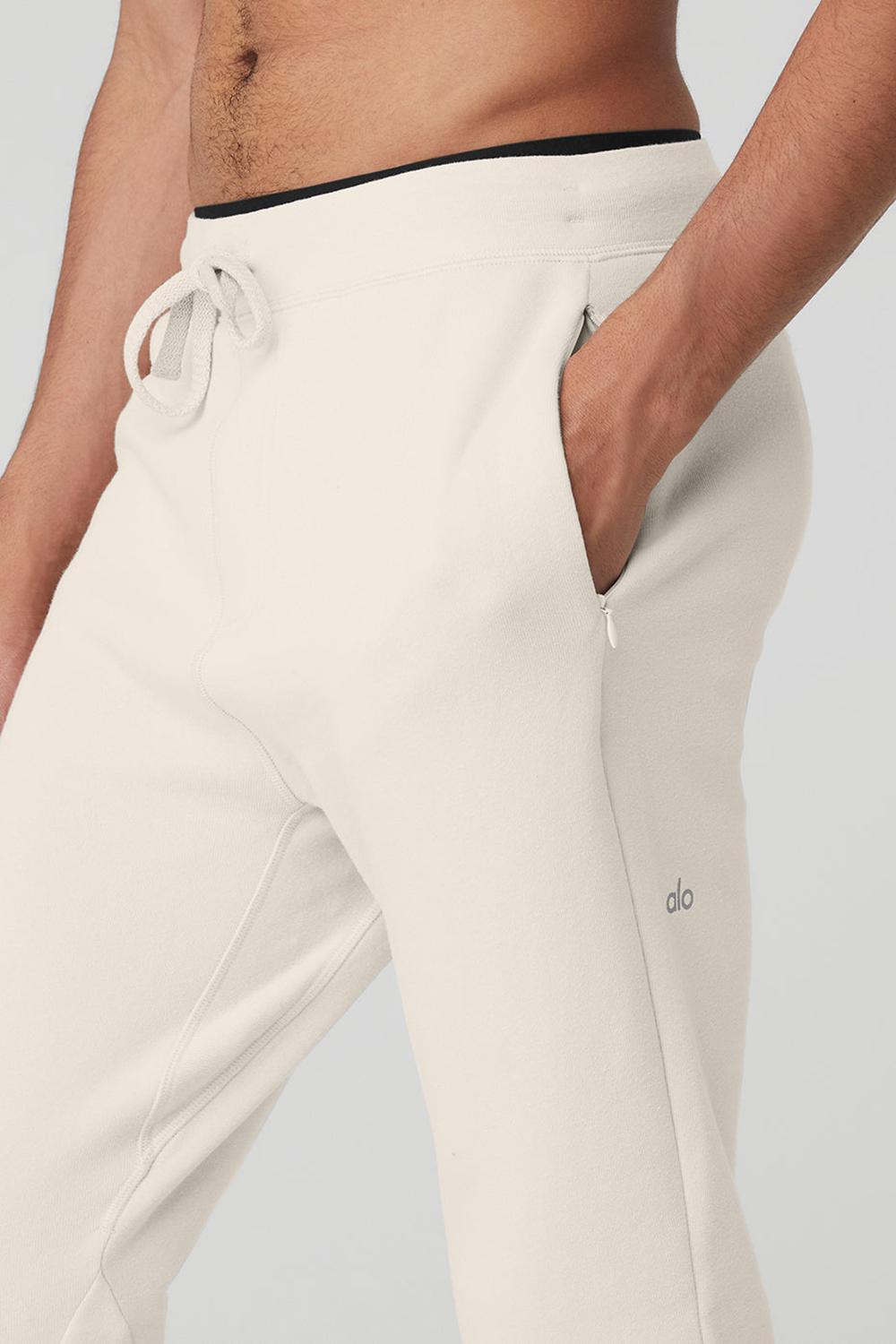 Alo Yoga The Triumph Miesten Collegehousut Bone | Suomi  8591-OJTMZ