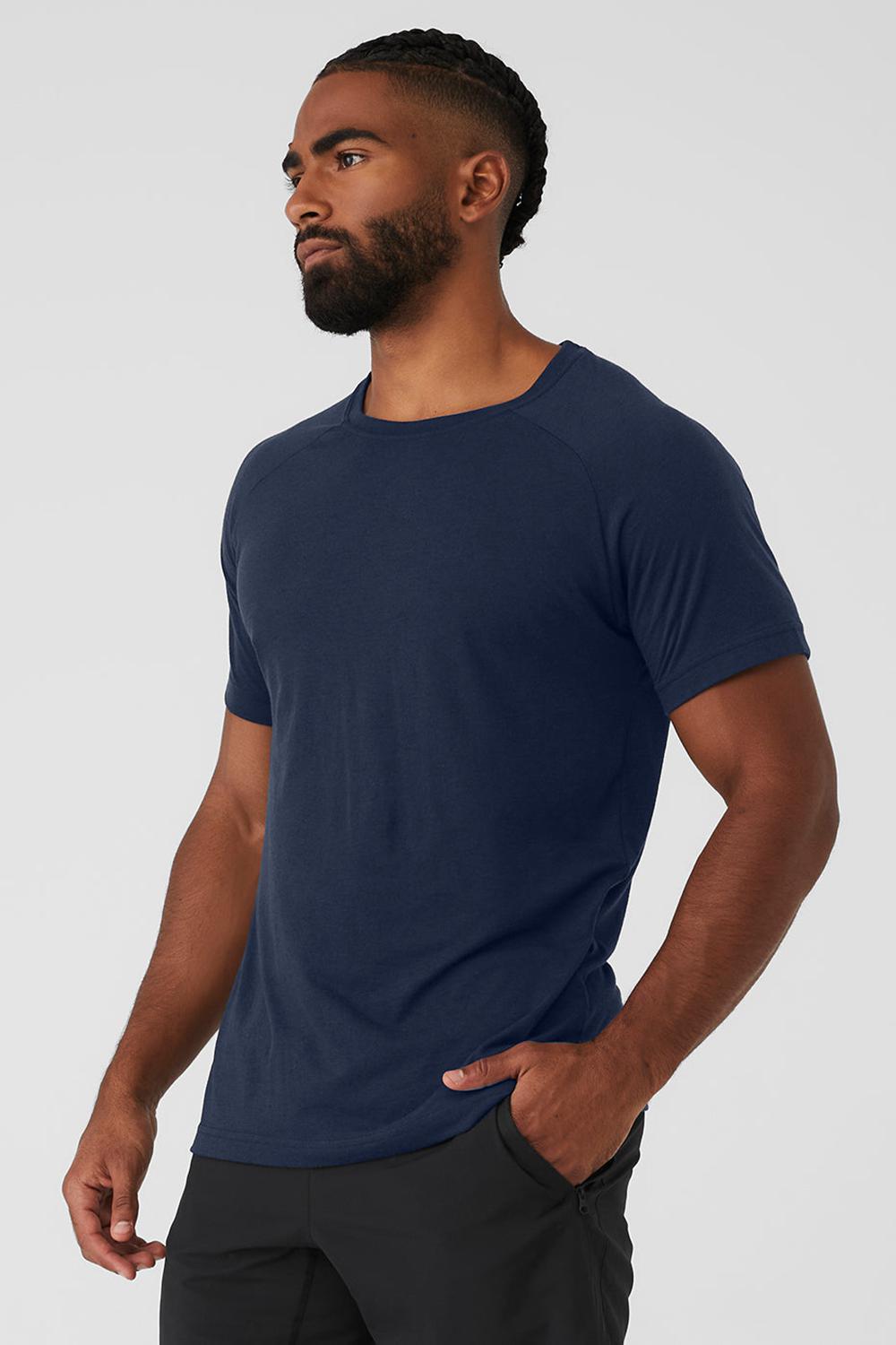 Alo Yoga Triumph Raglan Miesten Juoksupaidat Laivastonsininen | Suomi  7534-RKMTL